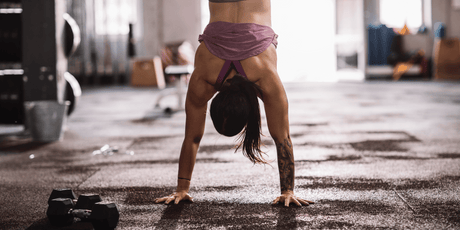 Die besten Übungen, um Muskeln für den Handstand zu trainieren
